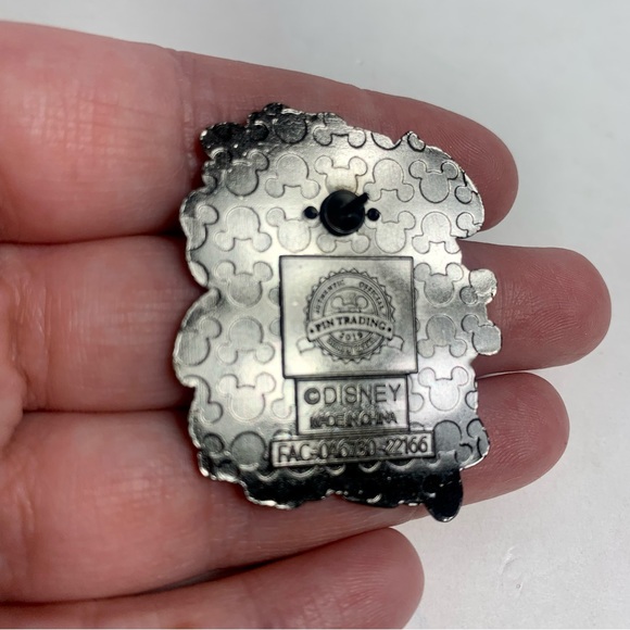 Disney pin. Pirate Mickey “I’ve got pirate swagger” - Picture 3 of 7